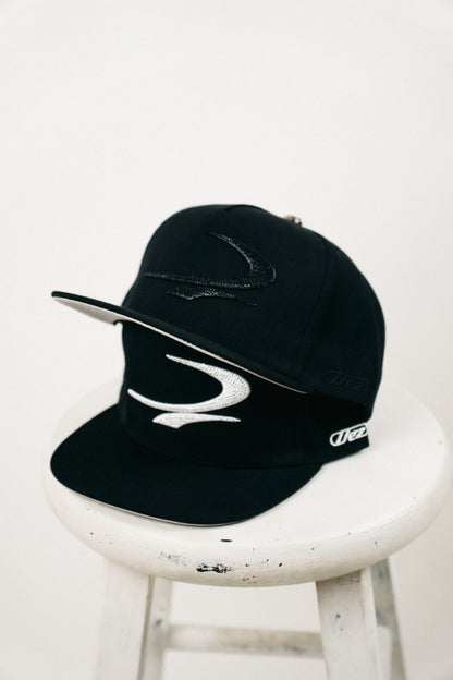 DEZ BLACK & WHITE CAP
